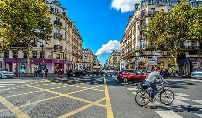 A Parisian cycles through the neighborhoods of Paris
